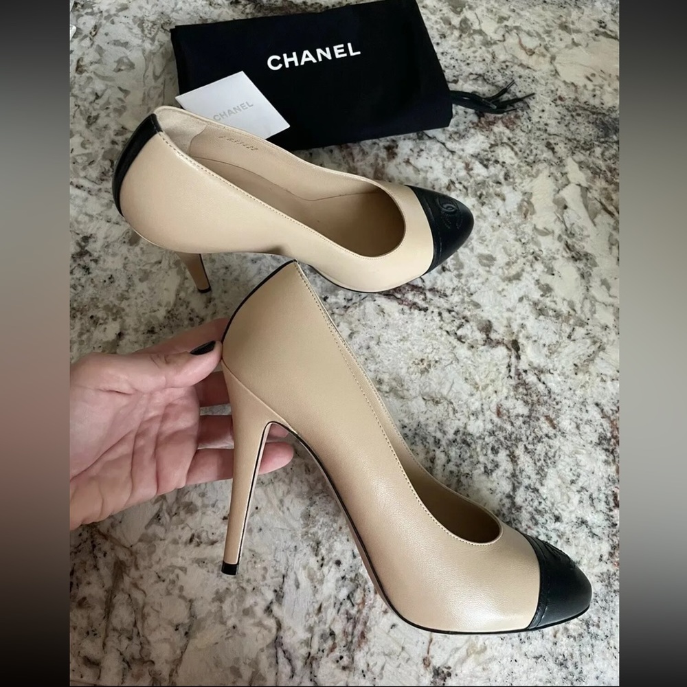 Chanel 18C Classic CC Lambskin Leather Two Tone Heels Size 38.5/US 8 - Picture 3 of 12